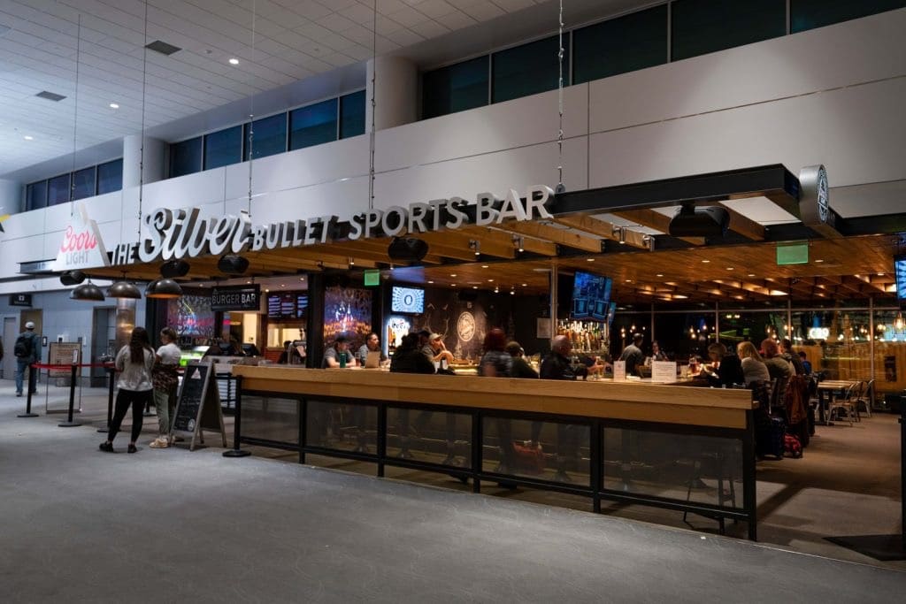 Paradies Lagardère on X: @PLshopdinefly loves and appreciates our  customers. We're helping passengers @DENAirport #flyrefreshed today!   / X