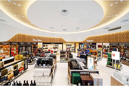 Kansai Airports Retail & Services formed a partnership with Lagardère Travel Retail to supply the new Duty Free walk through store at Kansai Airport Terminal 1