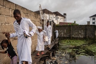 Le reportage d’Adrienne Surprenant publié dans Médiapart