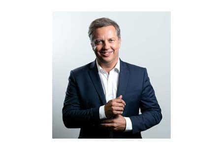 Arnaud Lagardère, Gérant de Lagardère Radio SCA, nomme Donat Vidal Revel au poste de Directeur Général des Radios